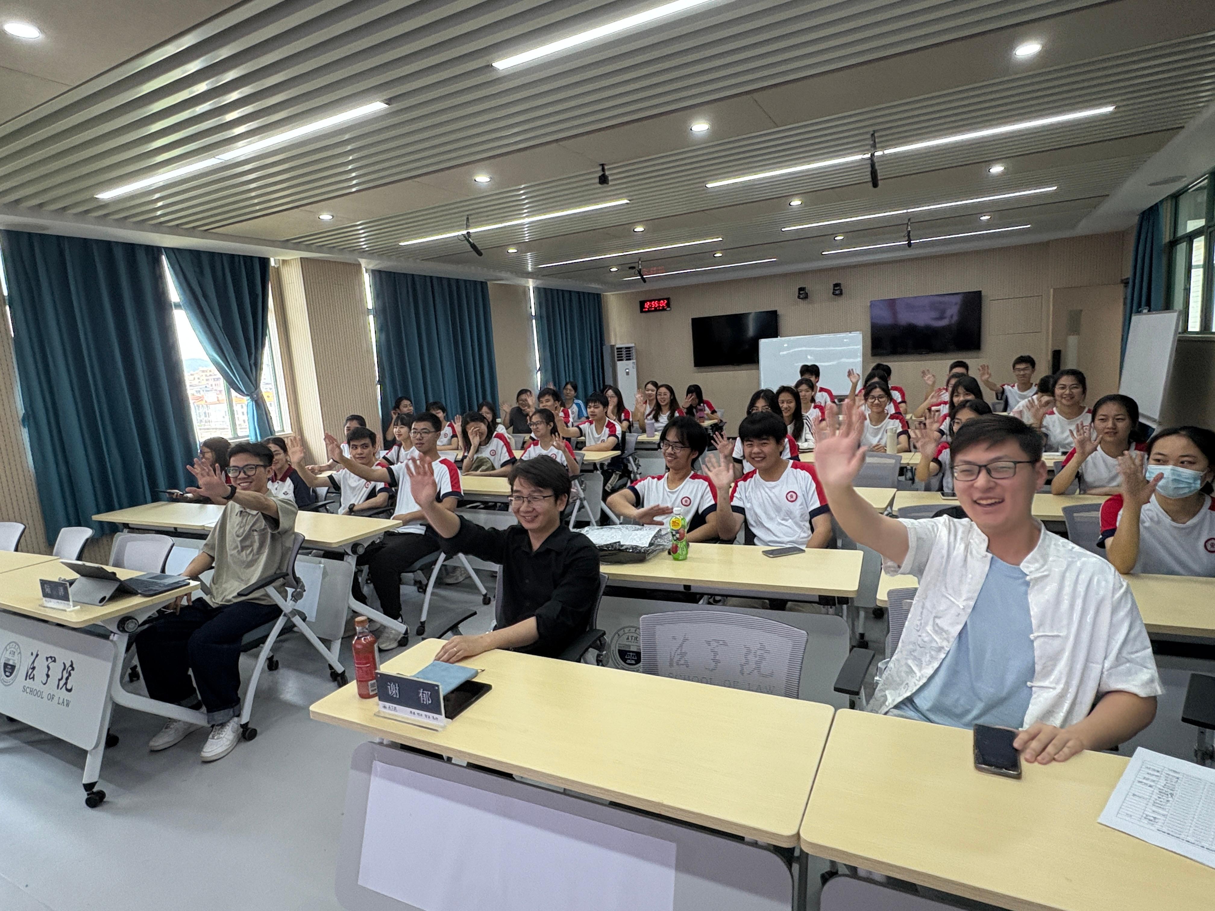 Online Legal Ideological and Political Course: When Legal Logic Meets Youth Critical Thinking